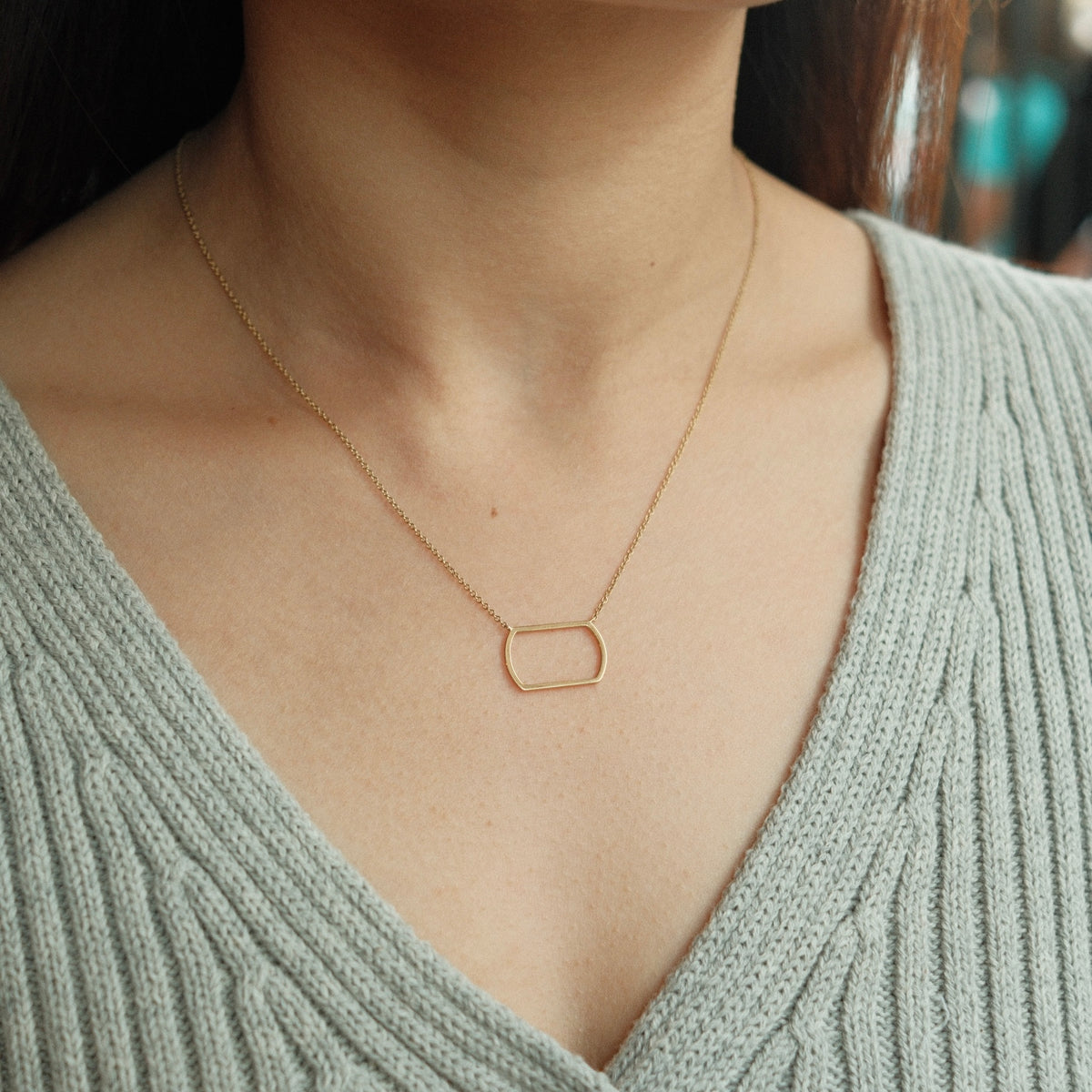 SINGLE SQUOVAL NECKLACE