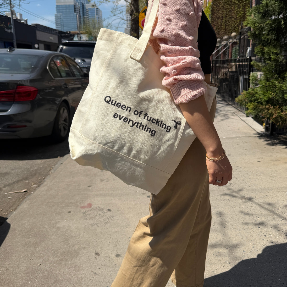 Queen tote bag