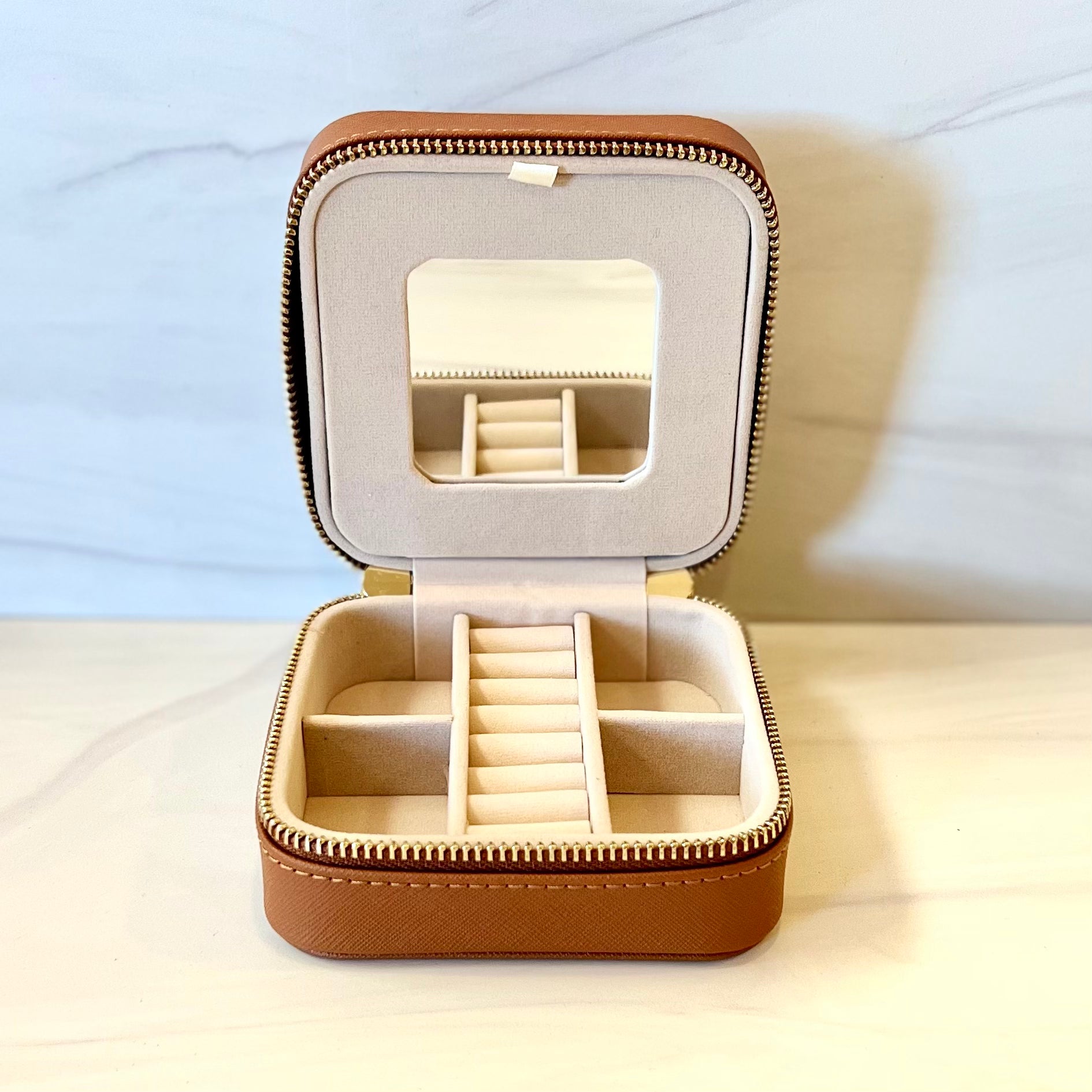 Adora jewelry box - Adore Brooklyn Inc