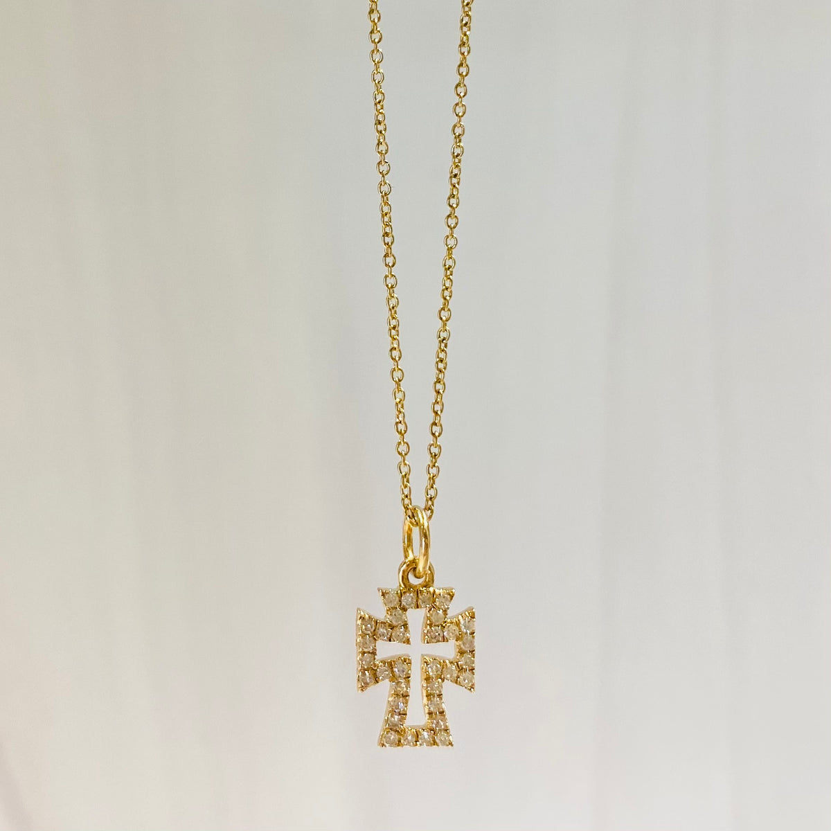 Cross pattee&#39; necklace