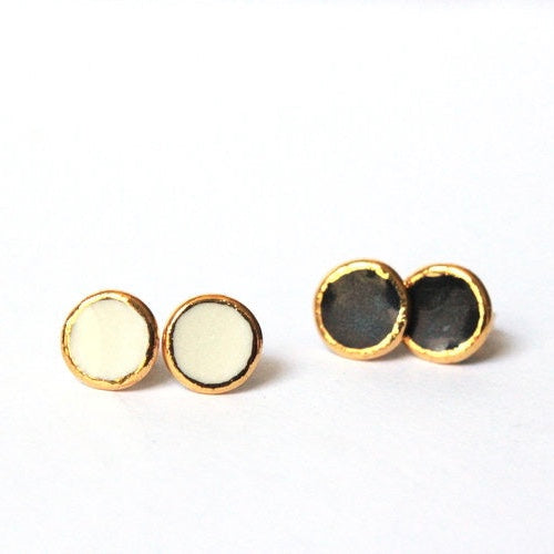 RIMMED CIRCLE STUDS