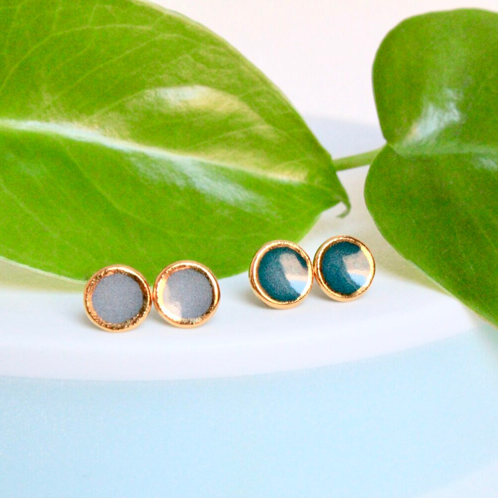 RIMMED CIRCLE STUDS