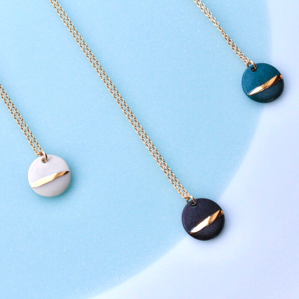 STRIPED CIRCLE NECKLACE